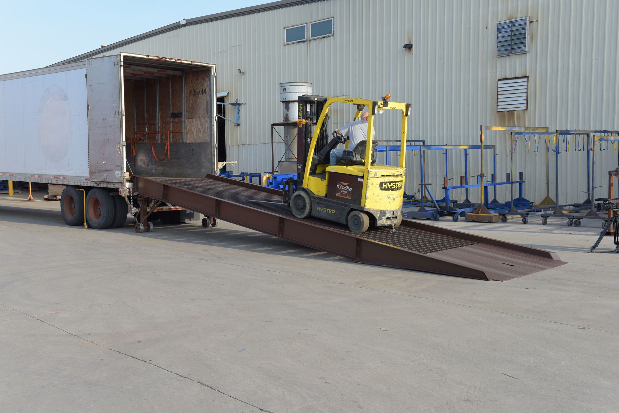 loading and unloading equipment